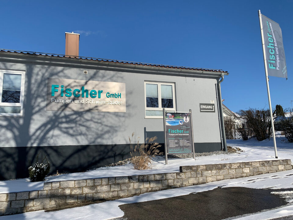 Firmengebäude von Fischer GmbH im Winter