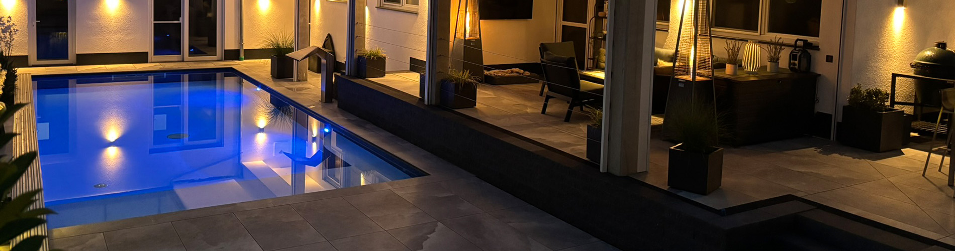 Pool bei Nacht Poolbeleuchtung